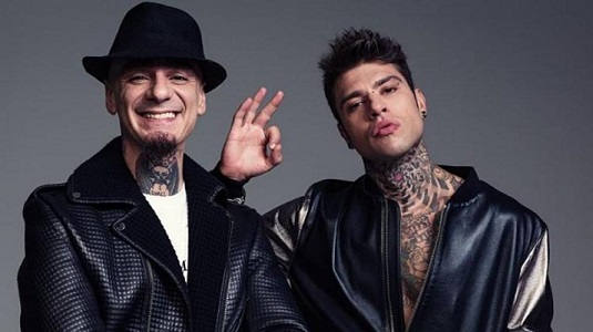 J Ax e Fedez Il Tour 2017 in concerto al Teatro PalaPartenope di Napoli.JPG